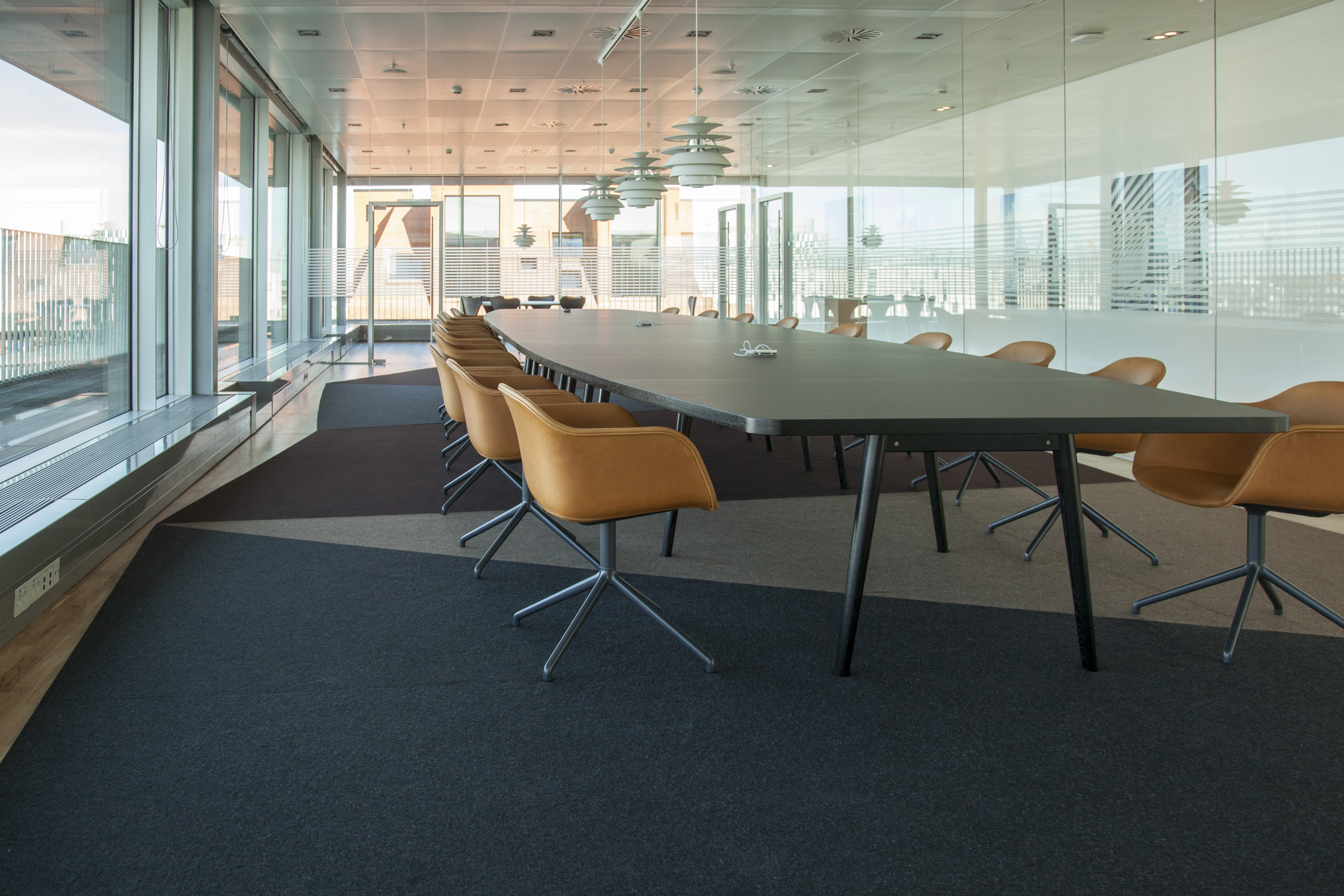 løst tæppe i filt på kontor